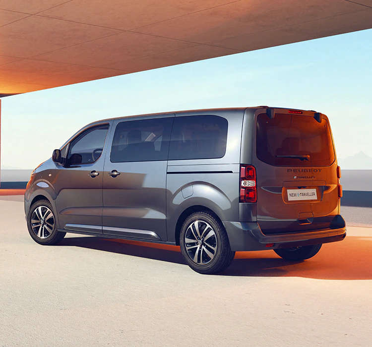 Peugeot Traveller, вигляд ззаду з лівого боку