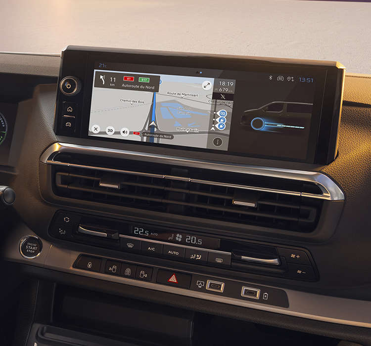 Інформаційно-розважальна система у салоні Peugeot Traveller