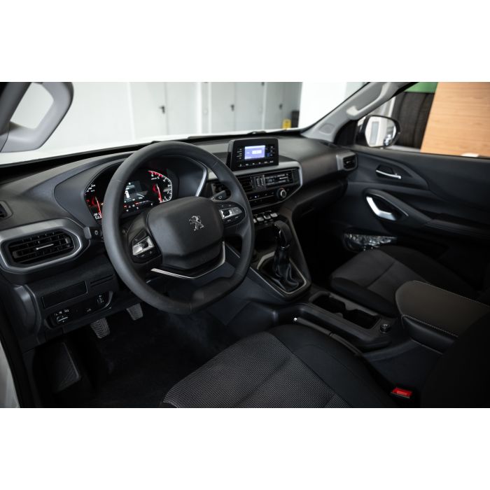 Peugeot Landtrek Лютий 2025