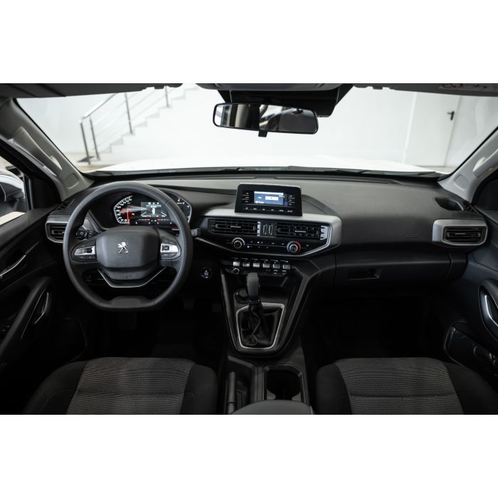 Peugeot Landtrek Лютий 2025